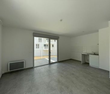 Appartement 3 pièces 65m2 MARSEILLE 9EME 1 079 euros - Photo 1