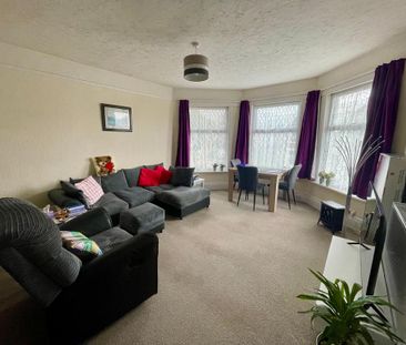 3 bedroom flat to rent - Photo 4