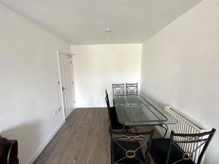 4 Bed Town house For Rent - Photo 2