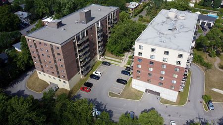 1700 Boulevard Lévesque Est, Laval, QC - Photo 3