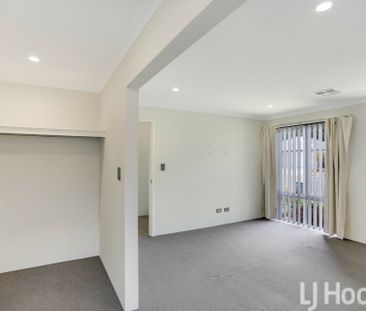 Spacious Family Home with Theatre, Office & Gourmet Kitchen in Soug... - Photo 1
