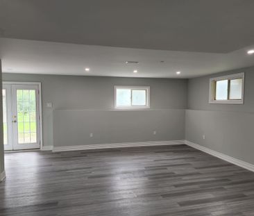 For Lease - 802 Cedarvale Drive Unit# Basement, Innisfil, Ontario - Photo 3