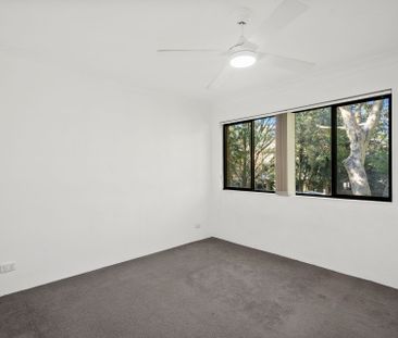 Relaxed Living in a Quiet North Wollongong Pocket - Photo 2
