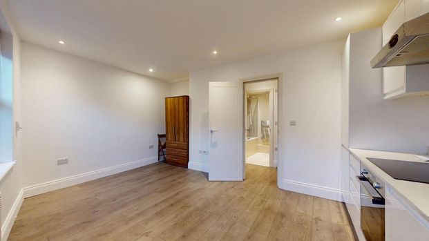 Studio to rent - Photo 1