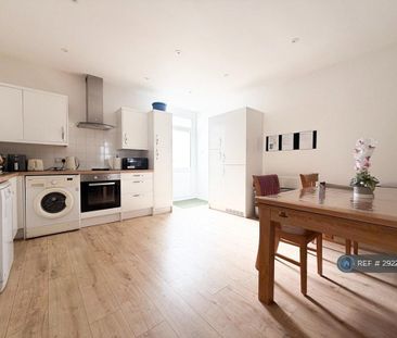 1 bedroom in a house share to rent - Photo 4