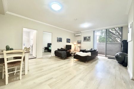 Executive lifestyle apartment in convenient location - Photo 2