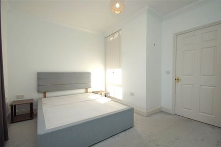 2 bed Upper Floor Flat for rent - Photo 4