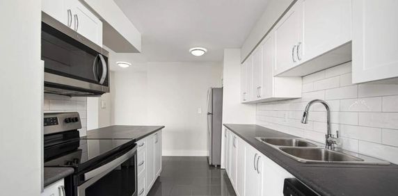 Champlain Towers - Photo 2