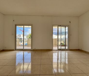 Location Appartement 4 pièces 95m² ST DENIS 97400 - Photo 1