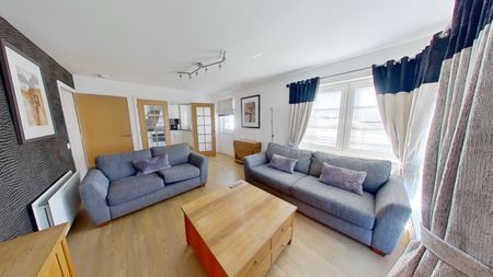 3 bedroom apartment to rent - Photo 2