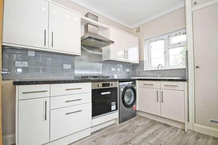 Field Place, New Malden, KT3 - Photo 4