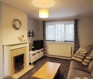 3 bedroom end of terrace house to rent - Photo 2