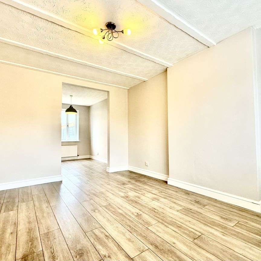 Larchwood, Preston - Photo 1