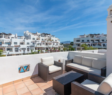 Townhouse with Sea Views for Rent in Estepona - Photo 4