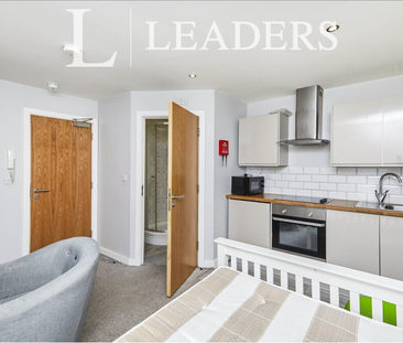 Studio to rent - Photo 2
