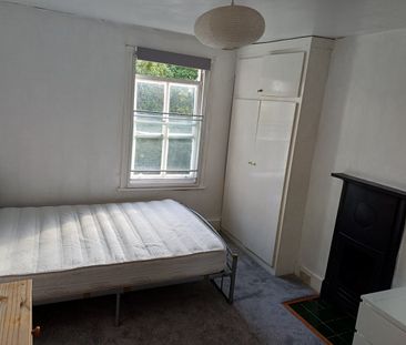 2 Bed Flat, Windsor Road, W5 - Photo 2