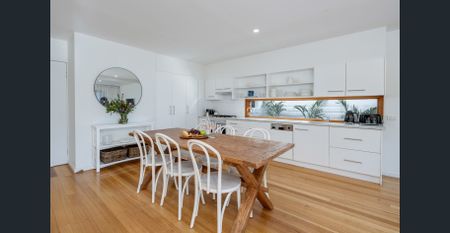 Fully Furnished Rental – Ideal Location Between Merewether Beach & The Junction - Photo 5