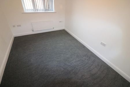 3 bedroom end of terrace house to rent - Photo 3