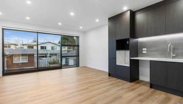 Modern Luxury - Unbeatable Location - Photo 1