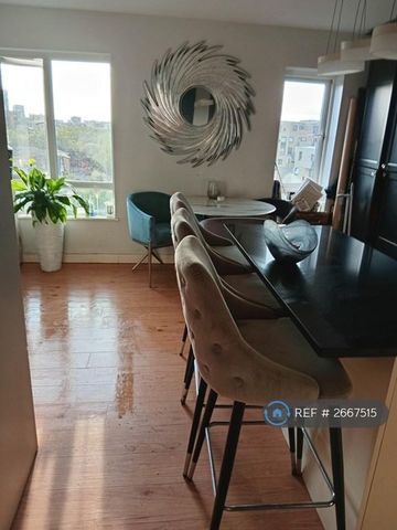 1 bedroom in a flat share to rent - Photo 2