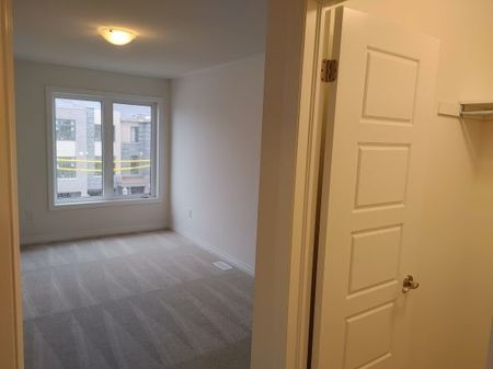 For Lease - 56 Delano Way, Newmarket, Ontario - Photo 4