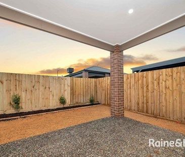 17 Henderson Circuit, Aintree, VIC 3336 - Photo 6