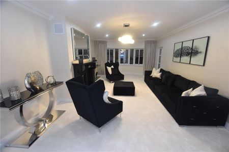 5 bedroom detached house to rent - Photo 4