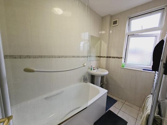 1 bedroom in a house share to rent - Photo 1