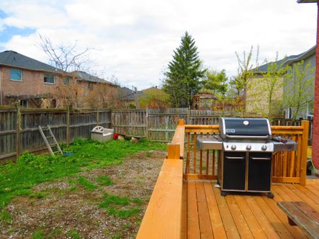 For Lease - 302 Stanley Street, Barrie, Ontario - Photo 4