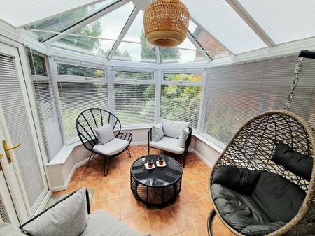 4 bedroom detached house to rent - Photo 2