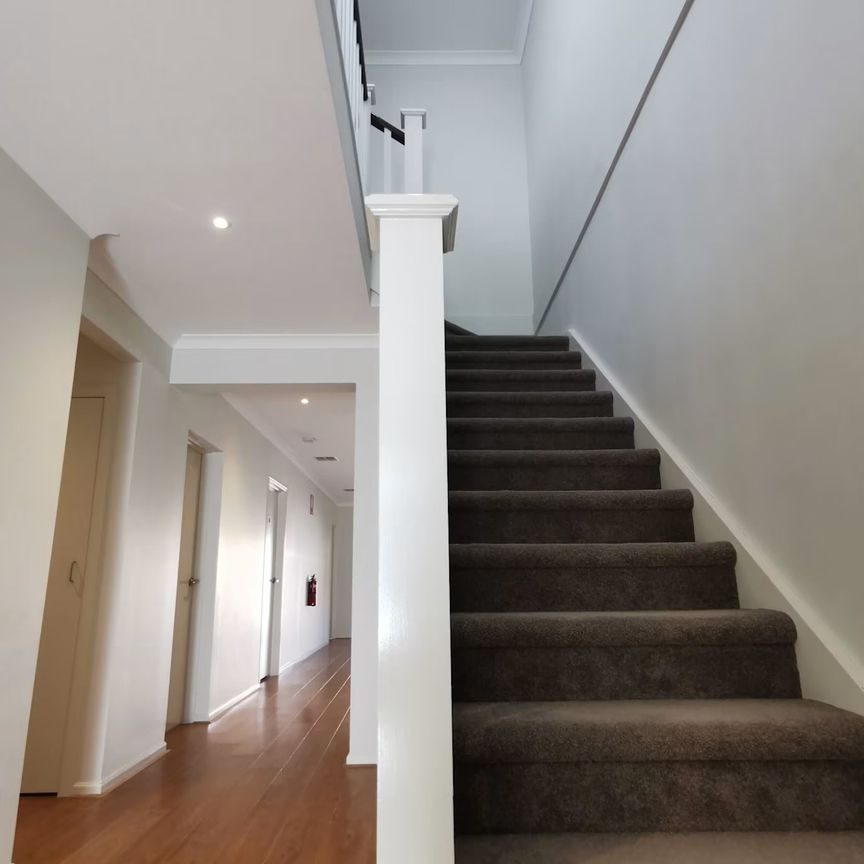 Share house in Wantirna South - Photo 1