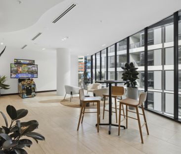 Top Floor 1 Bedroom Apartment In WOVA - Photo 3