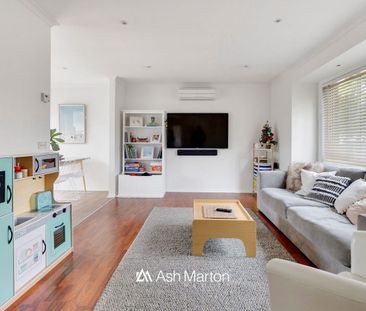 Light filled, family-friendly floorplan and ready to go! - Photo 1