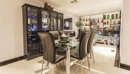 Sophisticated Living - Photo 4