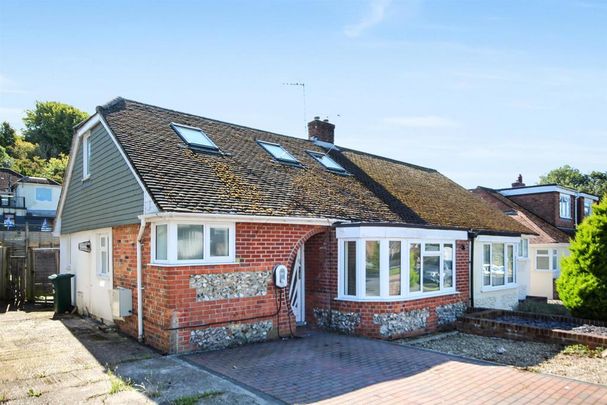 4 bedroom semi-detached bungalow to rent - Photo 1