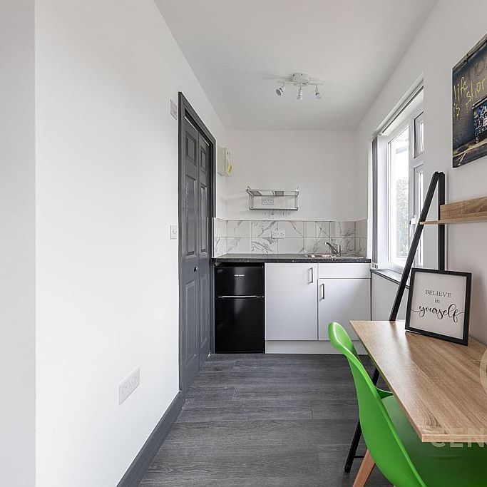 1 bedroom in a house share to rent - Photo 1