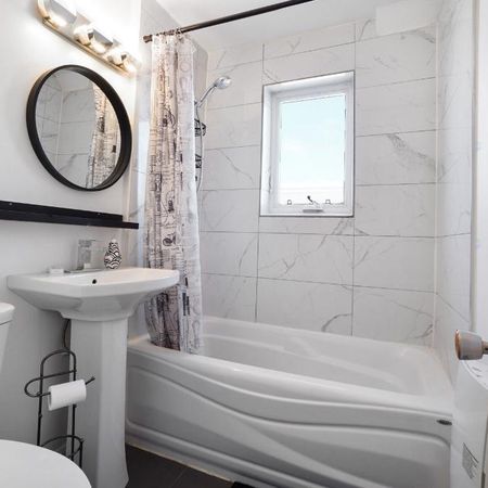 Grand 5½ lumineux rénové à Laval-des-Rapides - Photo 4