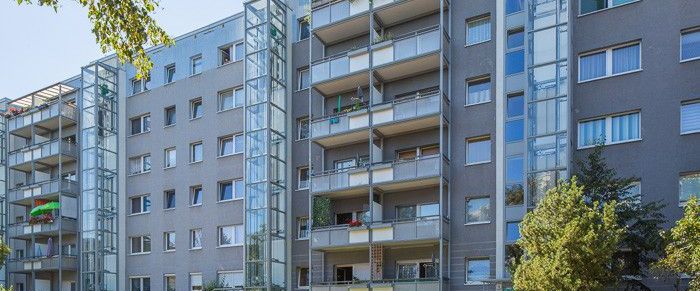 Wir sanieren für Sie: 2-Zimmerwohnung mit Balkon und Aufzug! - Foto 1