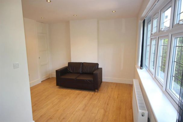 2 bed semi-detached house to rent in Hayling Road, South Oxhey, Watford, WD19 - Photo 1