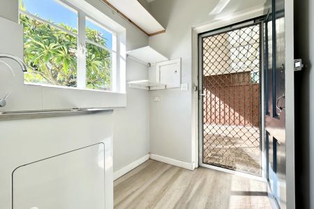 Beautifully presented family home set in prime location, offering both comfort and convenience - Photo 3