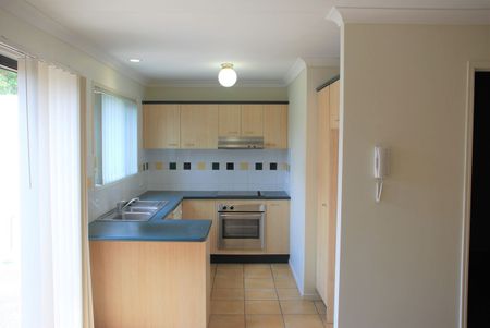 3 BED VILLA IDEALLY SITUATED OFF DAW ROAD RUNCORN - Photos Taken in A Similar Property - Photo 4