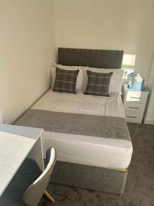 3 bedroom flat to rent - Photo 1