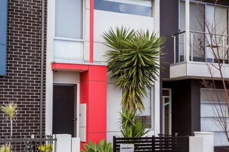 Immaculate 2-Bedroom Townhouse/Loft – Low-Maintenance Luxury in the Heart of Lightsview - Photo 5