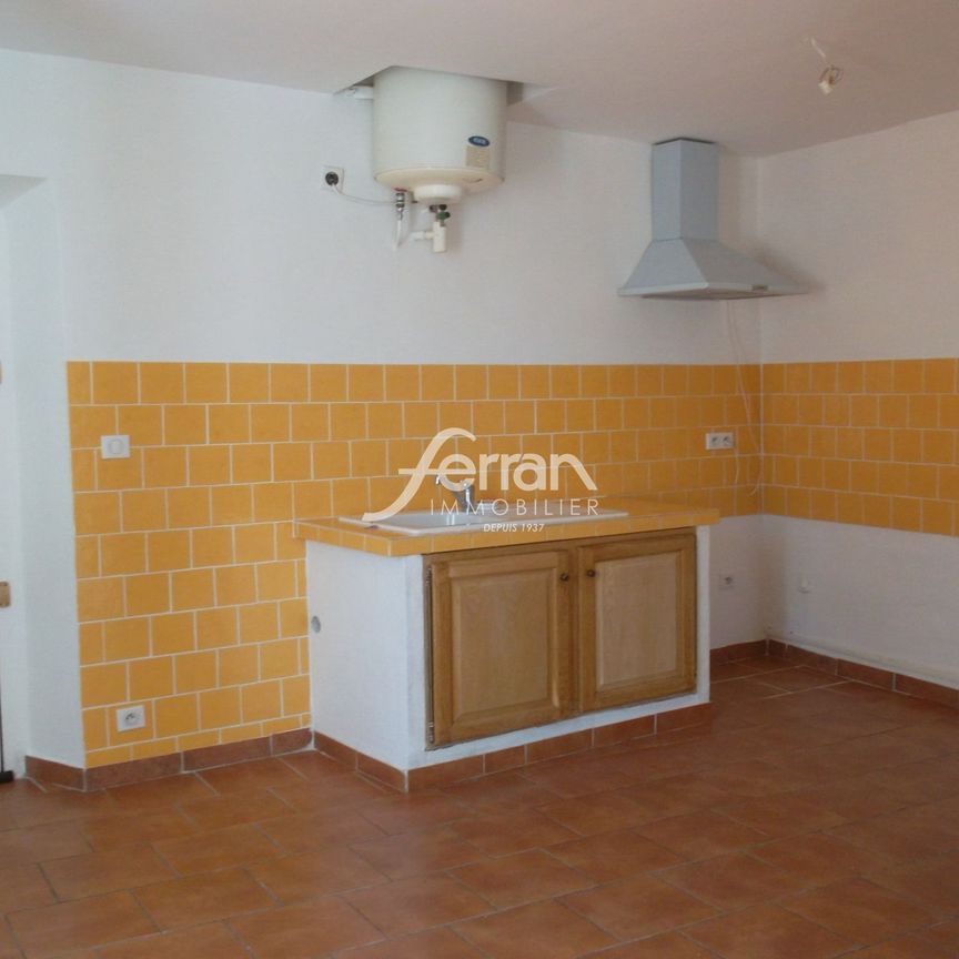 Location Appartement 2 pièces 48m² SALERNES 83690 - Photo 1