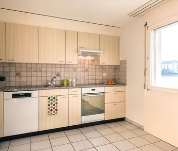 "Grosszügige Wohnung mit Sitzplatz!" - Photo 2