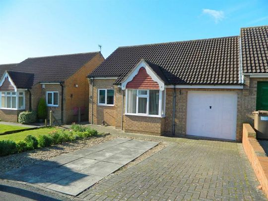 2 bedroom semi-detached bungalow to rent - Photo 1
