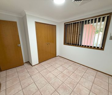 SPACIOUS FAMILY HOME IN A PRIME LOCATION! - Photo 5