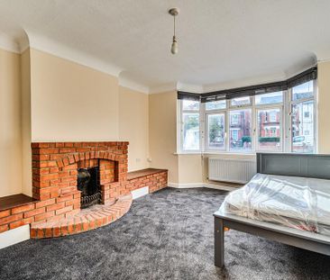 4 bedroom detached house to rent - Photo 2