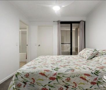 LOCATION ! LOCATION ! One Bedroom Apartment - Photo 3