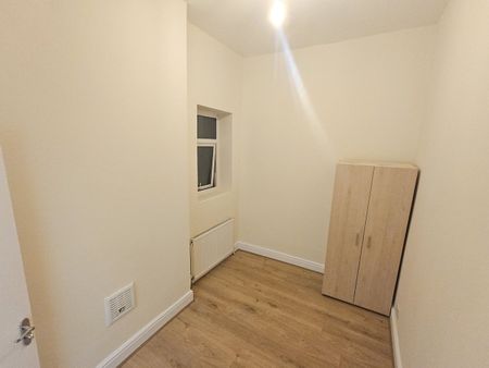 1 Bed Flat, Downs Road, E5 - Photo 4